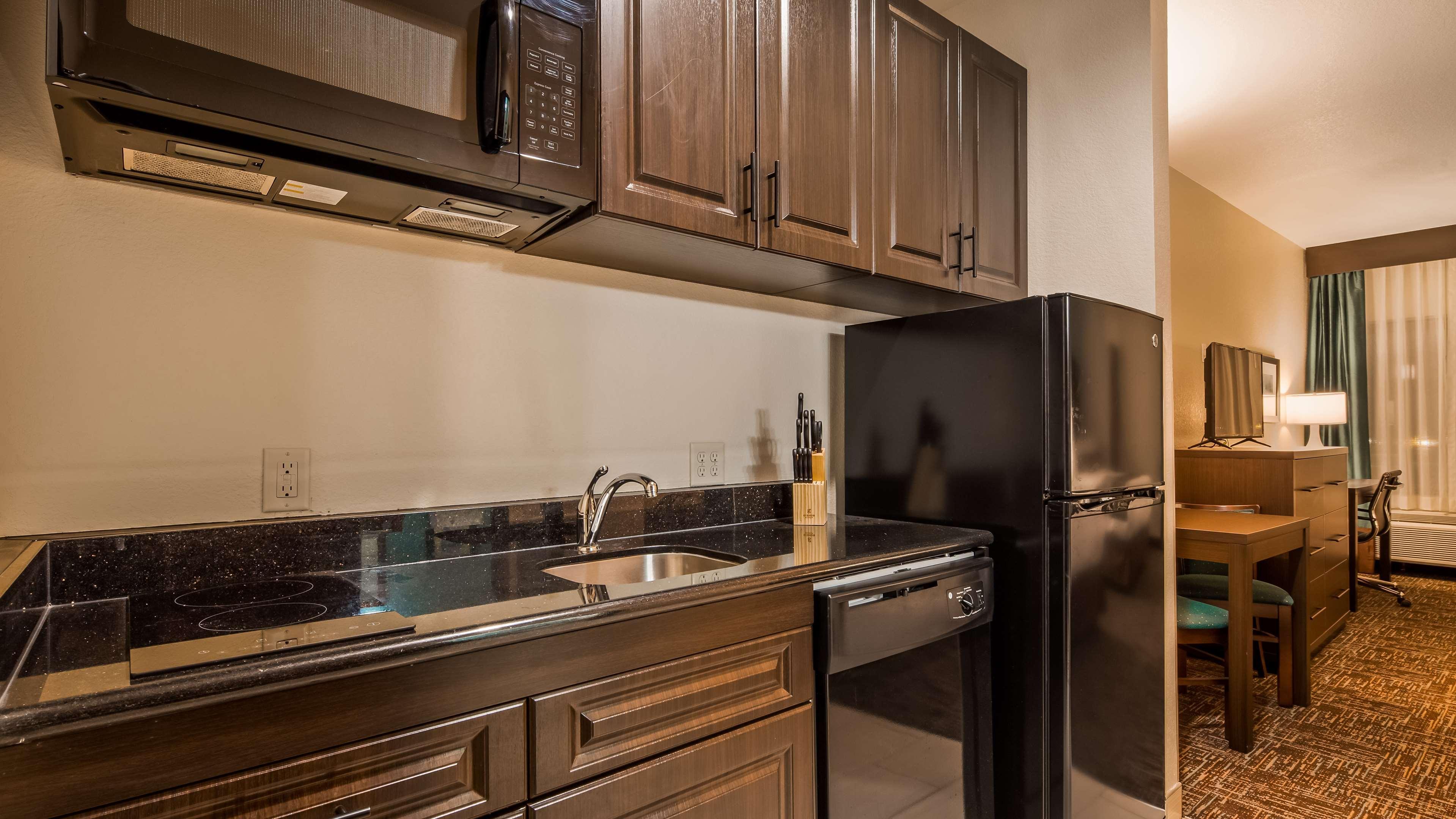 Best Western Plus/Executive Residency Элк-Сити Экстерьер фото