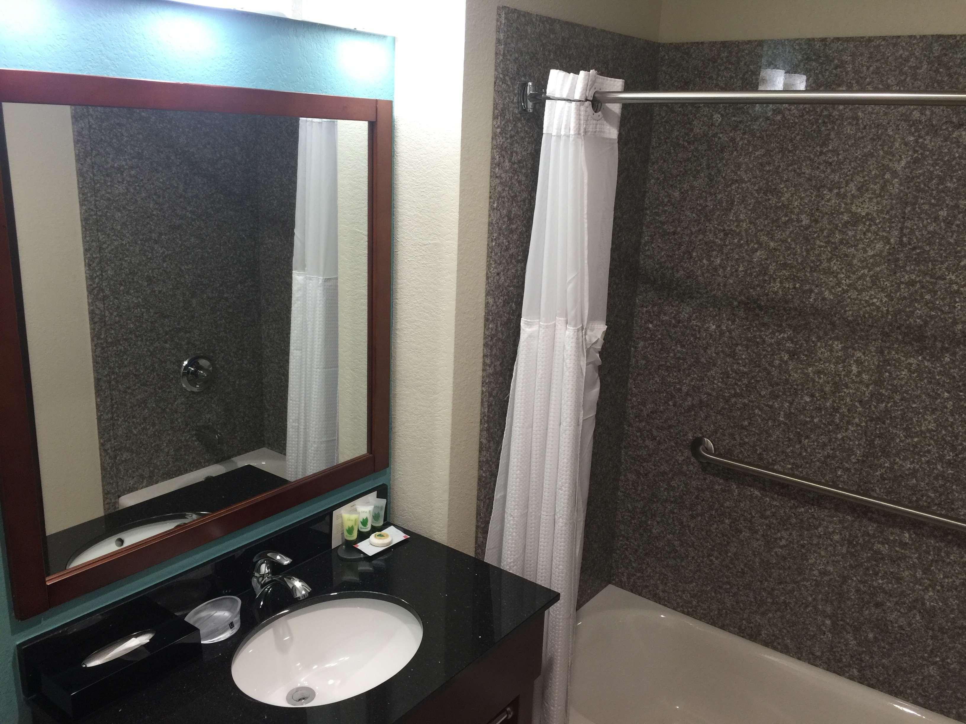 Best Western Plus/Executive Residency Элк-Сити Экстерьер фото